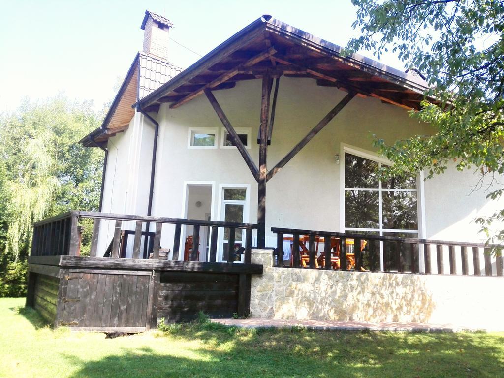 Vila Carpathia 브란 외부 사진